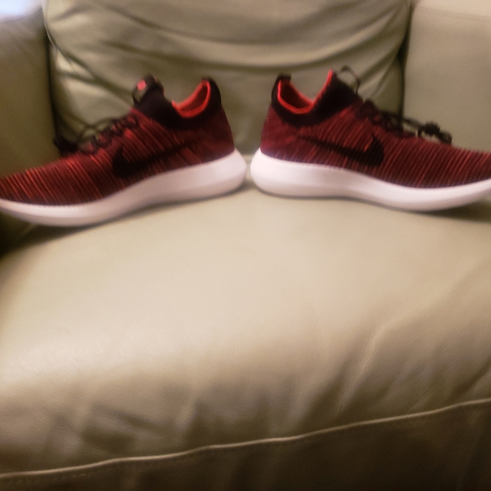 Nike - Picture 3 of 6